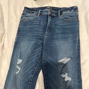 Abercrombie Ripped Skinny Jeans. Size 6L.